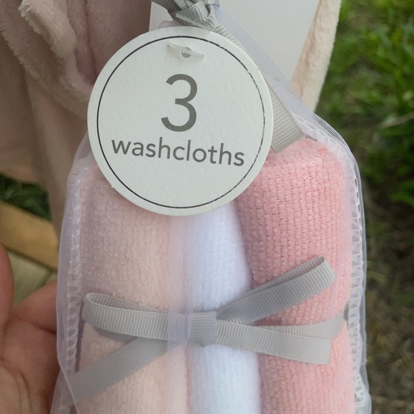 Bunny robe includes 3 washcloths brand new super cute and soft 0-9 months - Picture 2 of 7